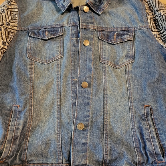 New look women's plus size 2X denim Jean jacket with polyester design on sleeves - Picture 16 of 16